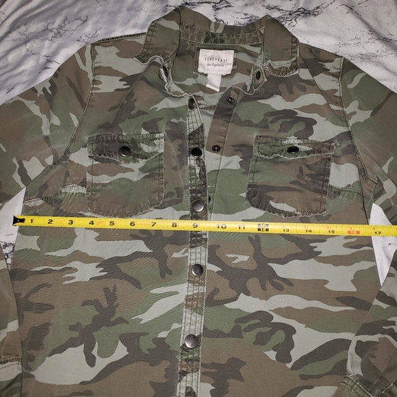 5 For $25✨️ Womens Size Small Army Green Print Button Up Collard Jacket Top - Picture 5 of 6